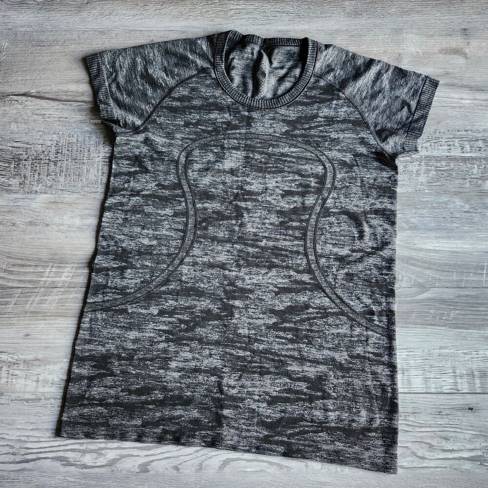 (12) Lululemon Swiftly Tech Short Sleeve Top
